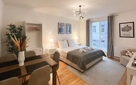 Charming, Modern & Spacious Apartment